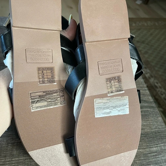 Forever 21 strapy sandals brand new in packaging. Size 10. Black faux leather - Picture 5 of 5